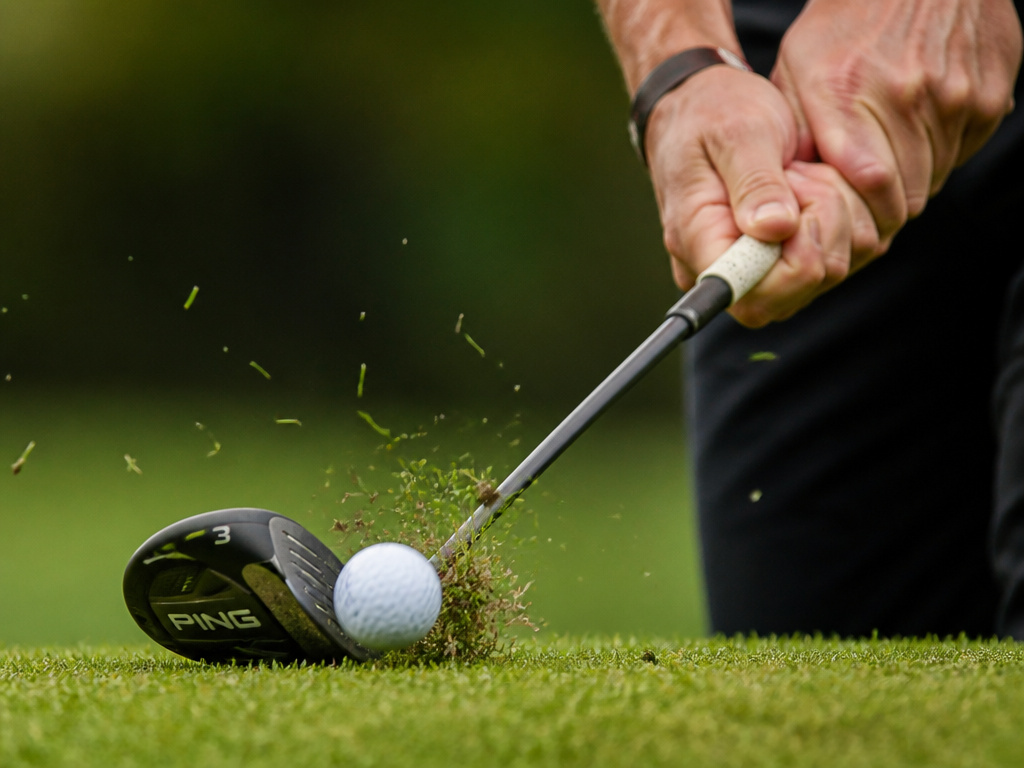 Powerful 3-wood fairway shot for long drive in golf history.